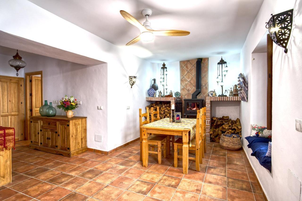 La Vieja Botica Bed & Breakfast Canillas de Aceituno Екстериор снимка
